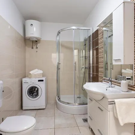 Apartment Schoene Nr,2 Funtana