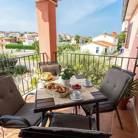 Schoene Nr,2 Apartment Funtana